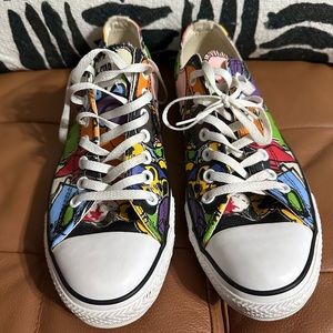 Gently used converse chuck Taylor all star low top cartoon multi color size 10